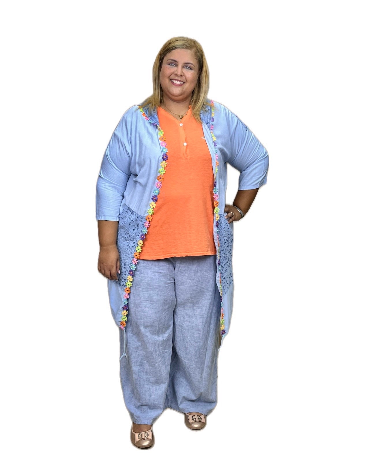 Gilet fleurs brodées et dentelle