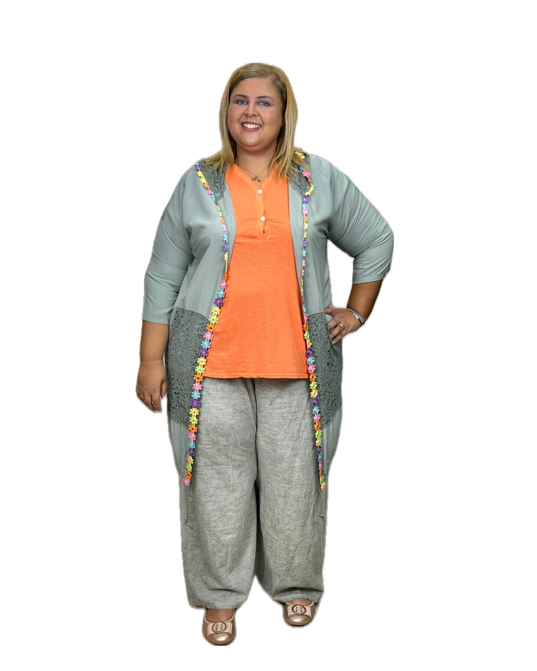 Gilet fleurs brodées et dentelle