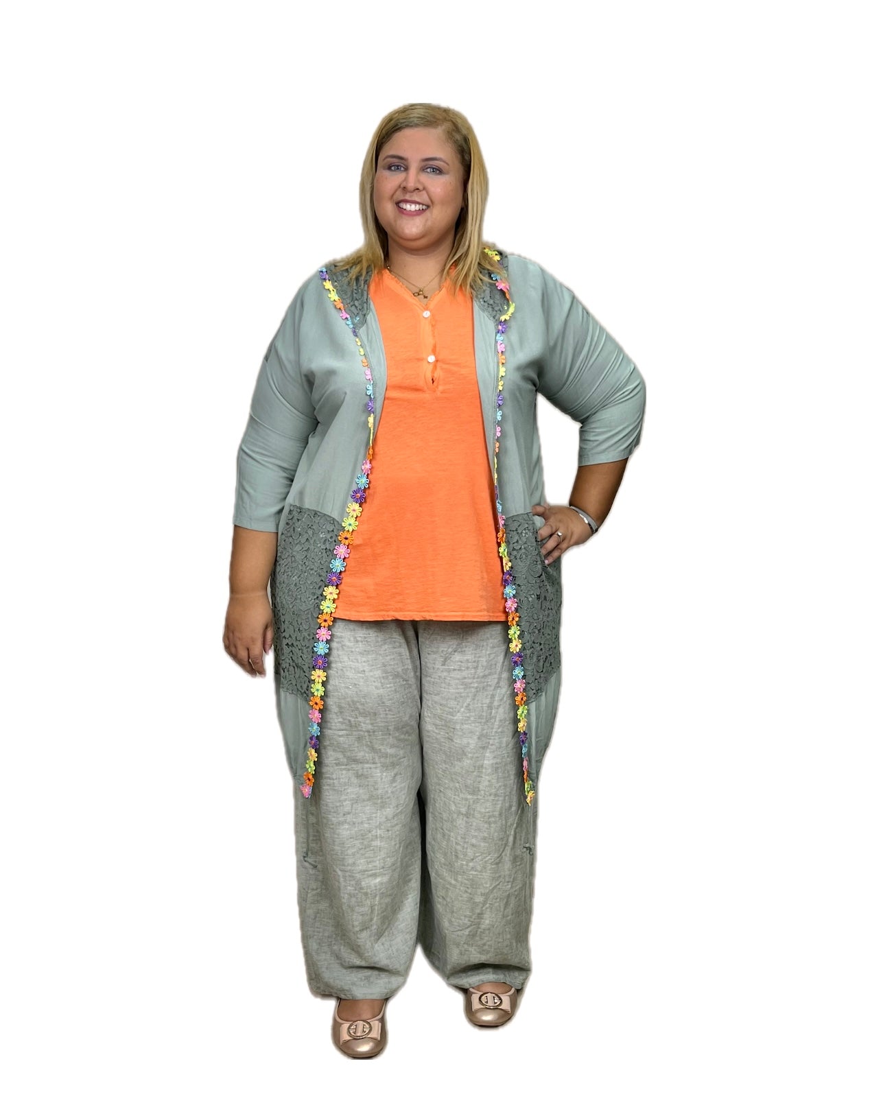 Gilet fleurs brodées et dentelle